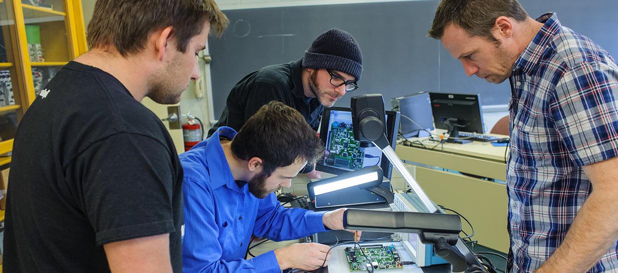 学生s and instructor working in a classroom